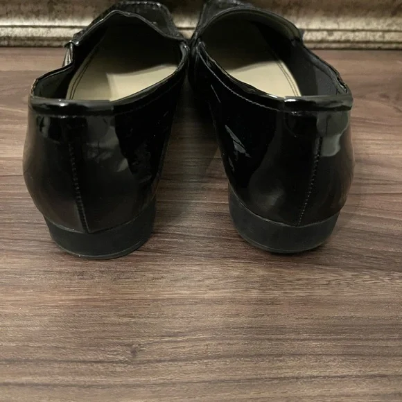 Anne Klein Black Leather Flats Moccasin-Style - Picture 7 of 9